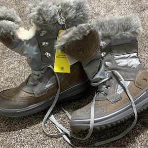 Santana Canada Marta snow boots, NWT